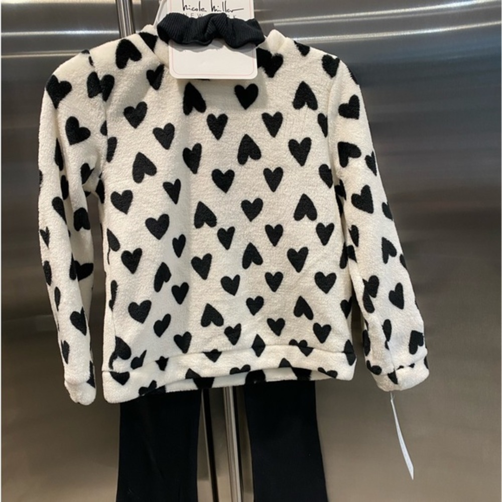 Sweetest 3 piece set by NICOLE MILLER 🤍🖤cozy heart top,black pants& hair tie